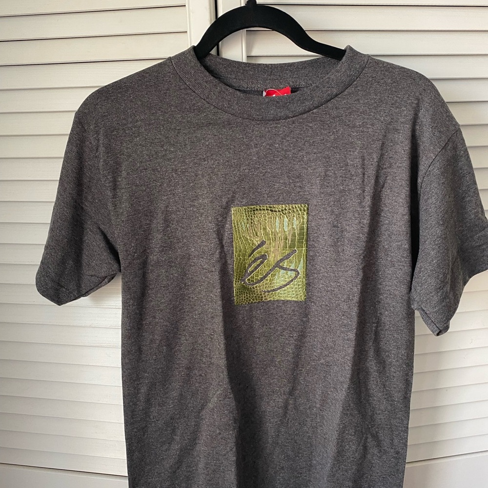 Gray Short-Sleeve Graphic Tee with Green Chest Design